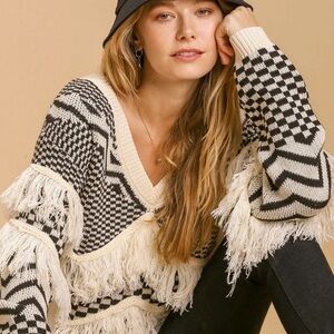 Umgee V Neck Sweater - Size Large